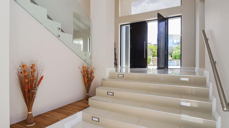 To Let 5 Bedroom Property for Rent in Pinnacle Point Golf Estate Western Cape
